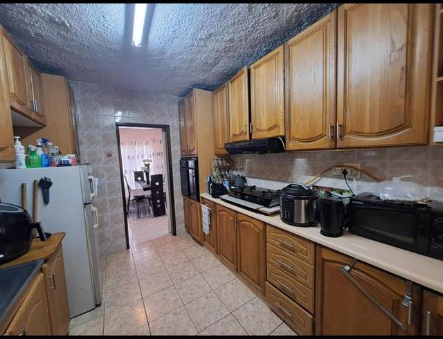 4 BEDROOM APARTMENT FOR SALE IN TONGAAT CENTRAL